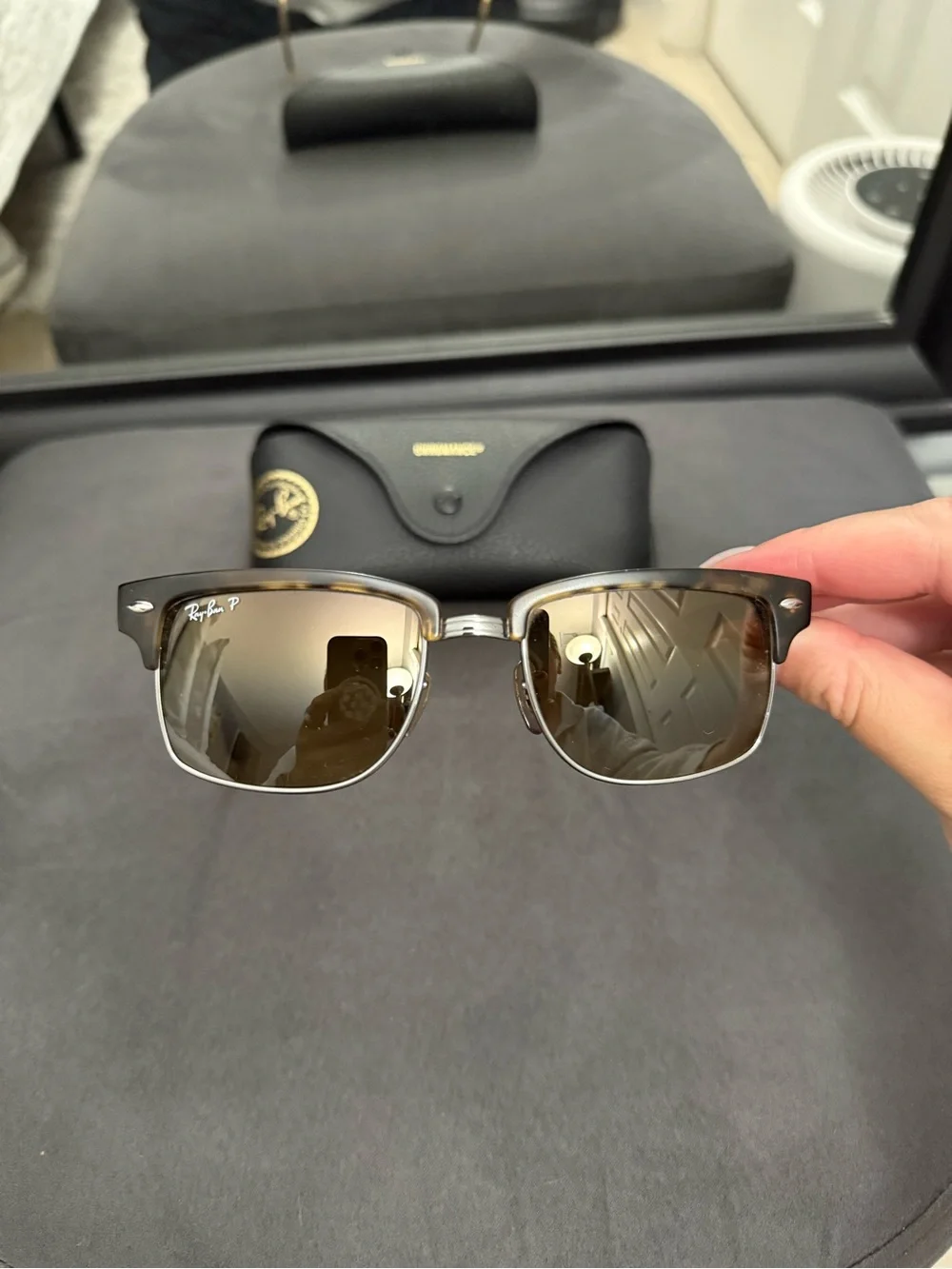 Ray-Ban Brown Gradient Lens Sunglasses with Black Case